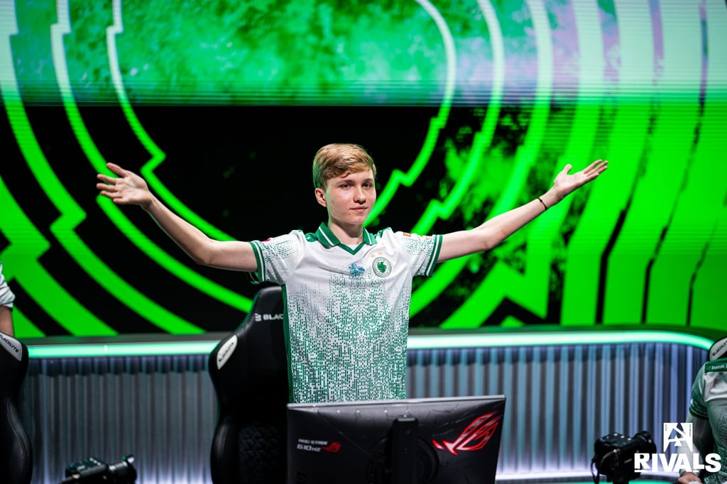 Falcon’s Ilya “m0NESY” Osipov.