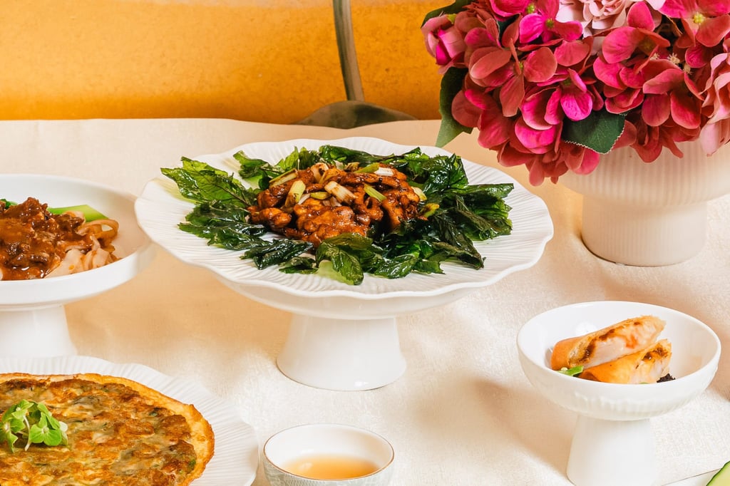 Stir-fried chicken with crispy loosestrife at Pak Loh Chiu Chow, Hong Kong. Photo: Handout