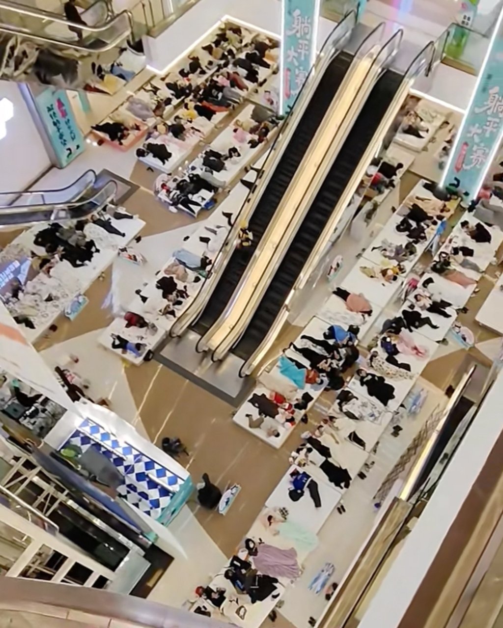 An aerial photograph taken in the shopping centre shows rows of contestants lying on mattresses. Photo: Douyin