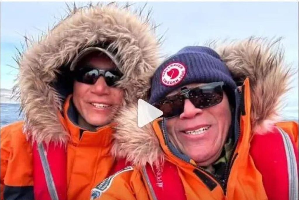 Yu Minhong, right, pictured with a fellow traveller in Antarctica, from where he sent the letter. Photo: Baidu