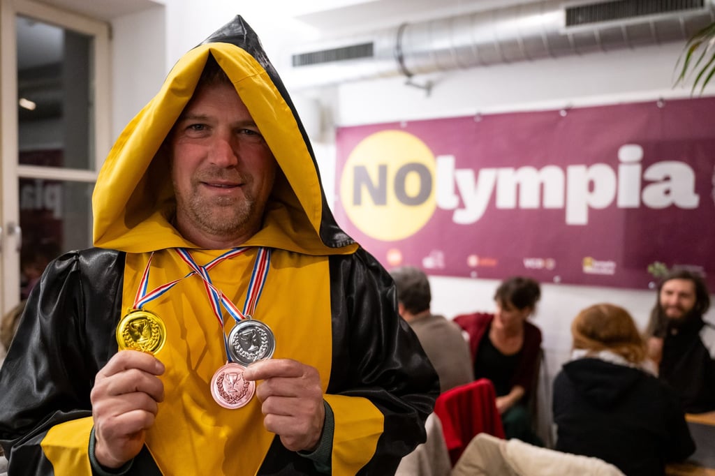 Munich city counsellor Tobis Ruff at an election party of the “NOLympia” alliance. Photo: dpa