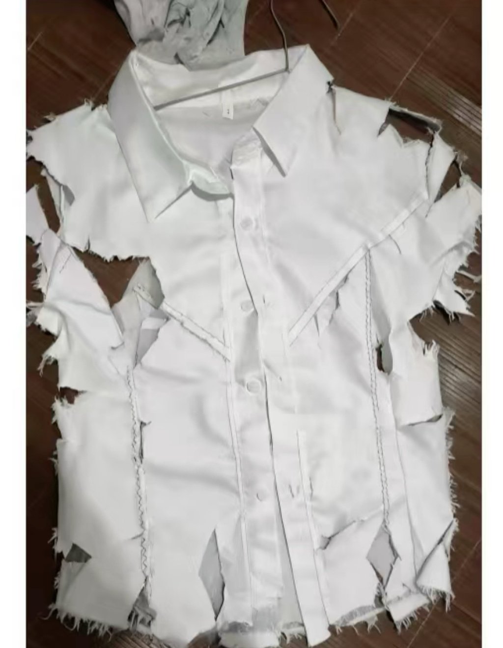 This picture of an apparently heavily damaged item of clothing was generated using artificial intelligence. Photo: cqnews