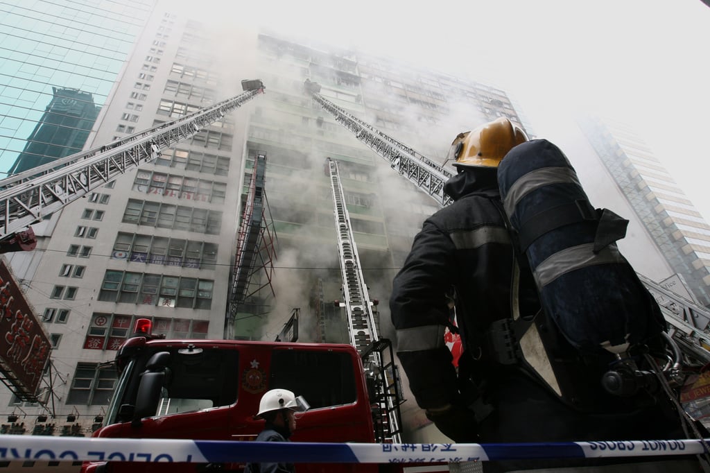 A 5th alarm fire broke out at a night club in Cornwall Court on Nathan Road in 2008. Photo: Felix Wong