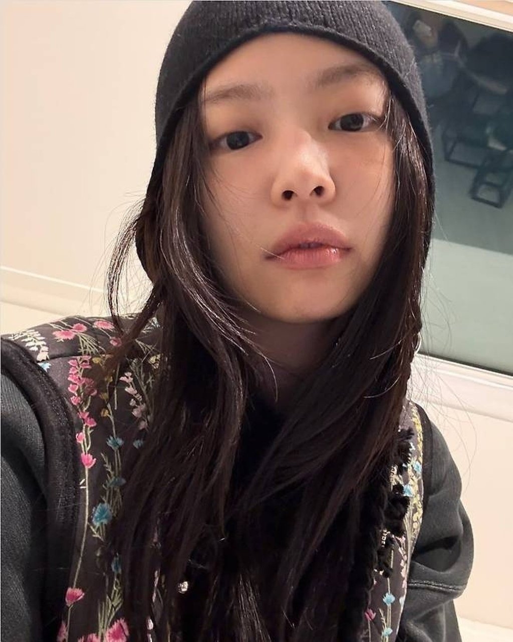 Blackpink’s Jennie wears a kimjang vest. @jennierubyjane/Instagram