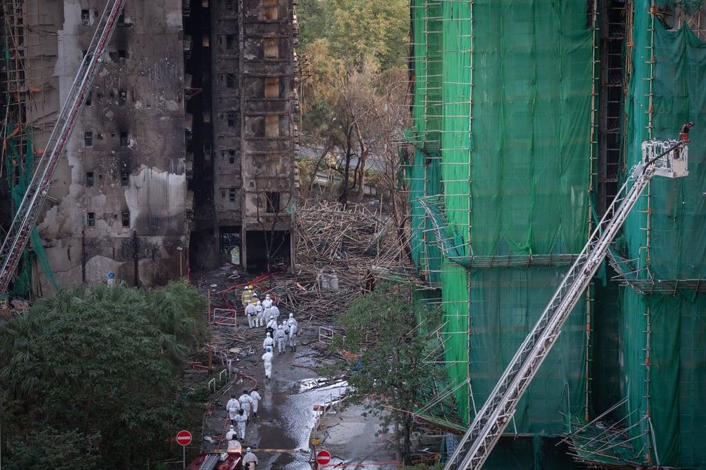 Members of the Disaster Victim Identification Unit enter Wang Cheong House at Wang Fuk Court. Photo: Elson Li
