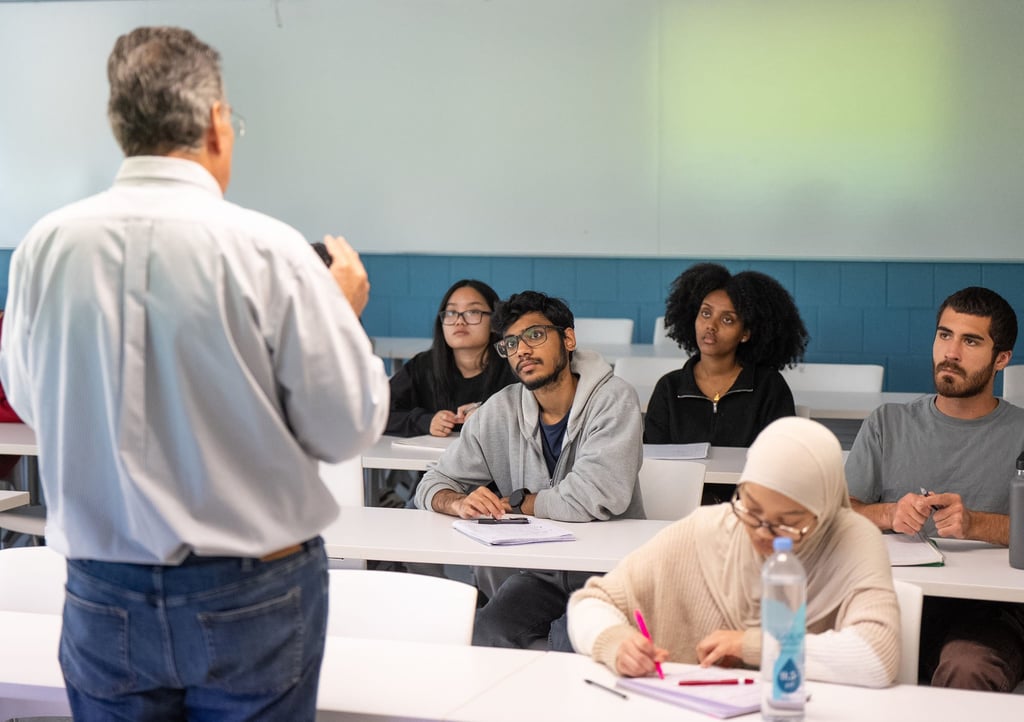 Temple University professor of biology Jody Hey teaches a class. Photo: The Philadelphia Inquirer/TNS