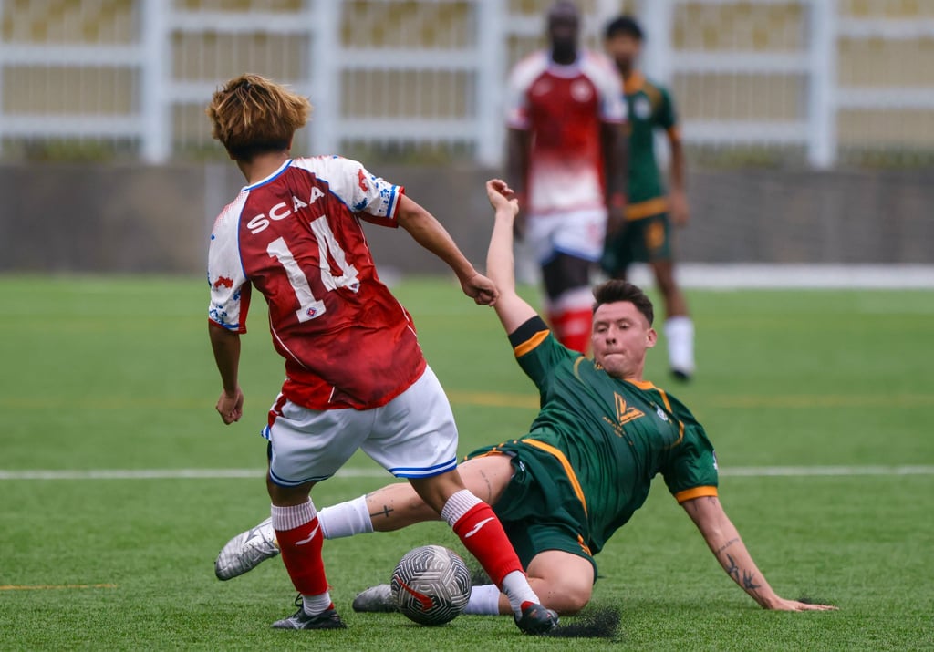 South China’s Rikuto Kuroda (left) tussles with Sham Shui Po’s Oscar Benavides. Photo: Jonathan Wong South China’s Rikuto Kuroda (left) tussles with Sham Shui Po’s Oscar Benavides. Photo: Jonathan Wong