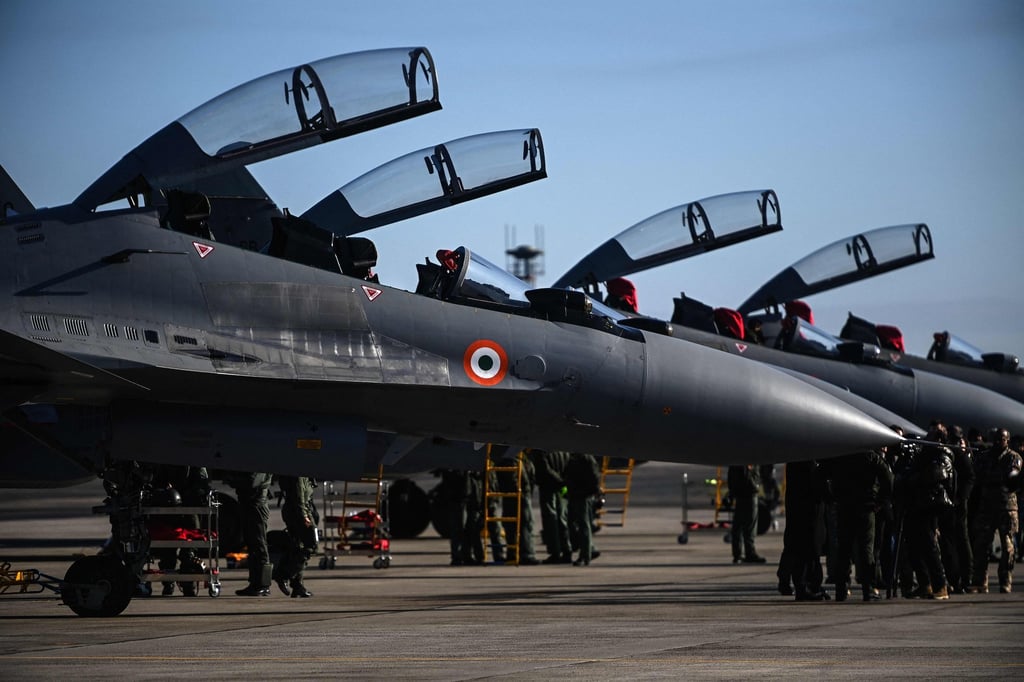 Indian military personnel stand by Russian-made Sukhoi Su-30 fighter jets at a military airbase during the Garuda 2025 French-Indian military cooperation exercise in Mont-de-Marsan, southwestern France, on Wednesday. Photo: AFP