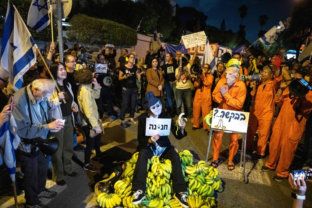 People protest outside Israeli President Isaac Herzog’s house in Tel Aviv. Photo: AFP