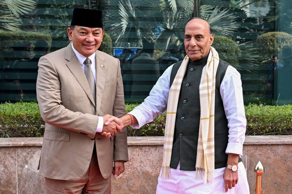 Indian Defence Minister Rajnath Singh (right) shakes hands with his Indonesian counterpart Sjafrie Sjamsoeddin before the third India-Indonesia Defence Ministers’ Dialogue in New Delhi on Thursday. Photo: AFP