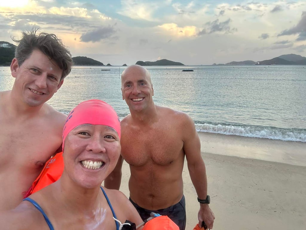 Hu poses with fellow swimmers Simon Holliday (left) and Brett Kruse while training for their swim around Lantau Island. Photo: Instagram/edieswimshongkong