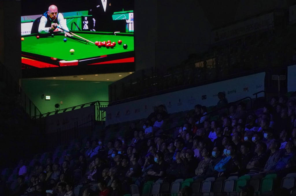 Spectators watch the first round match between eventual runner-up Stuart Bingham and Mark Williams. Photo: Elson Li