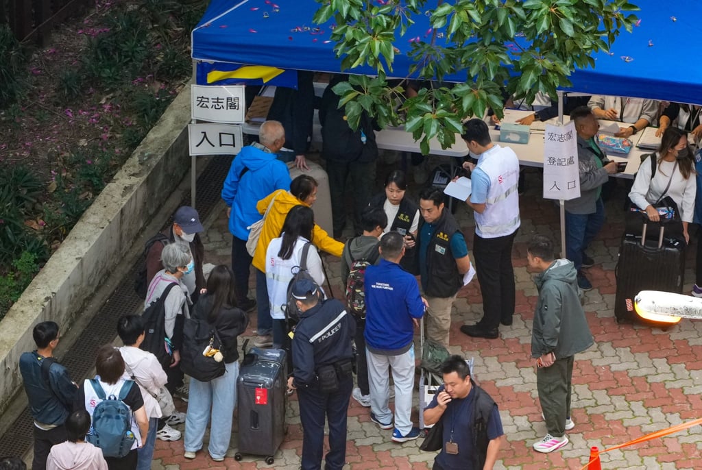 Residents return to Wang Chi House on Wednesday. The process was described by resident Manly Yu as smooth. Photo: Sam Tsang