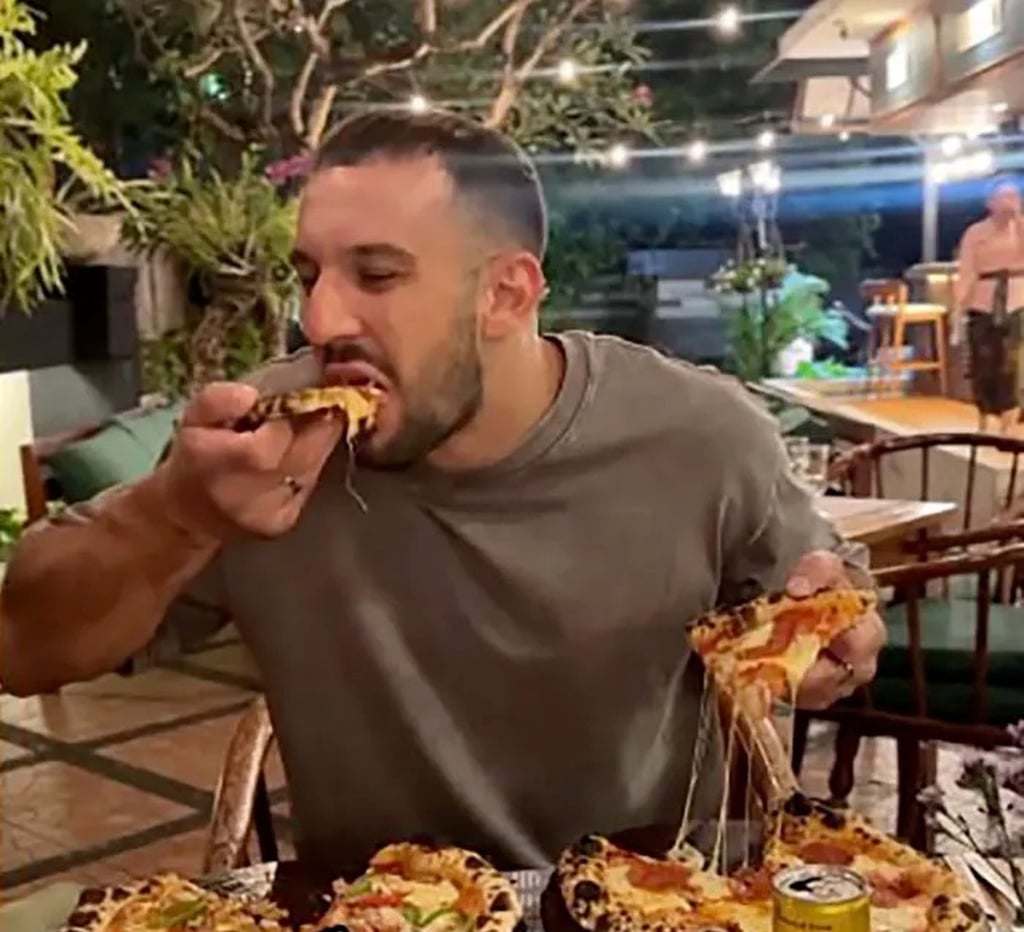 Among the food Nuyanzin ate during his challenge were platefuls of pizza. Photo: QQ.com