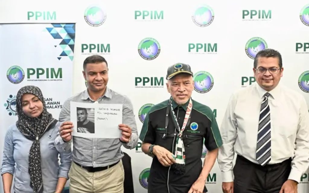 Muhammad Syafiq Pubalan Abdullah (centre), Jamilah Ahmad and Nadzim Johan at a press conference in Kuala Lumpur. Photo: The Star