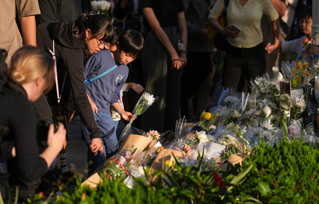 Hundreds of people mourn the victims of the fatal fire in Tai Po on Saturday. Photo: Eugene Lee