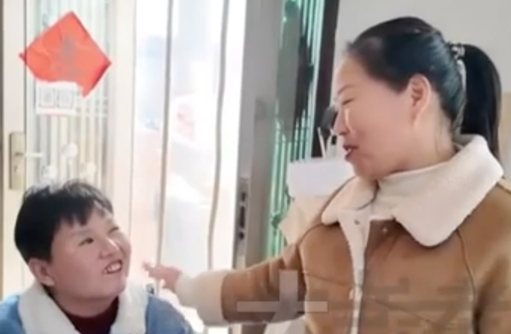 Liu Zhenyan, right, has never wavered in her commitment to Yuanyuan’s care. Photo: Baidu Liu Zhenyan, right, has never wavered in her commitment to Yuanyuan’s care. Photo: Baidu