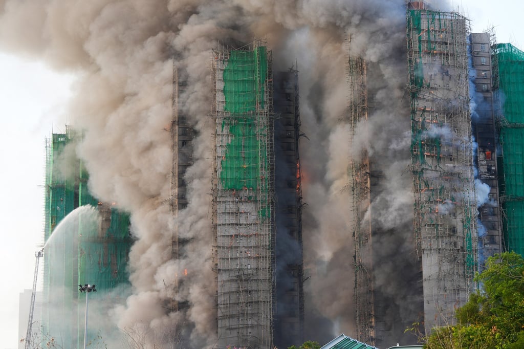 Fire quickly swept through seven blocks of Wang Fuk Court in Tai Po. Photo: Sam Tsang Fire quickly swept through seven blocks of Wang Fuk Court in Tai Po. Photo: Sam Tsang