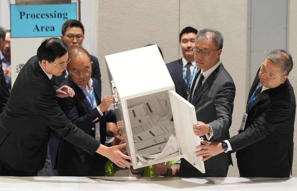 Secretary for Constitutional and Mainland Affairs Erick Tsang (second left), and Electoral Affairs Commission chief Justice David Lok empty a ballot box. Photo: Sam Tsang Secretary for Constitutional and Mainland Affairs Erick Tsang (second left), and Electoral Affairs Commission chief Justice David Lok empty a ballot box. Photo: Sam Tsang