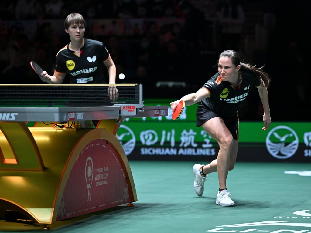 Sabine Winter (right) and Nina Mittelham won the decisive game in Germany’s thrilling 8-7 triumph. Photo: Xinhua Sabine Winter (right) and Nina Mittelham won the decisive game in Germany’s thrilling 8-7 triumph. Photo: Xinhua