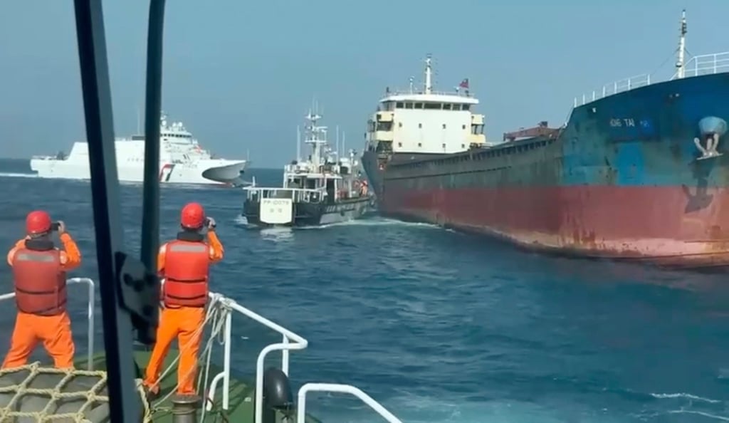 Taiwanese coastguard prepare to board the Hong Tai 58 on February 25. Photo: Taiwan Coast Guard via AP Taiwanese coastguard prepare to board the Hong Tai 58 on February 25. Photo: Taiwan Coast Guard via AP