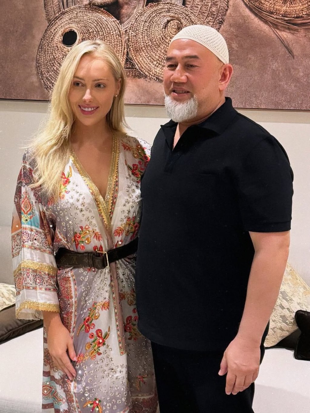 Brittany Porter poses with Sultan Muhammad V. Photo: Instagram/its.brook.lynn