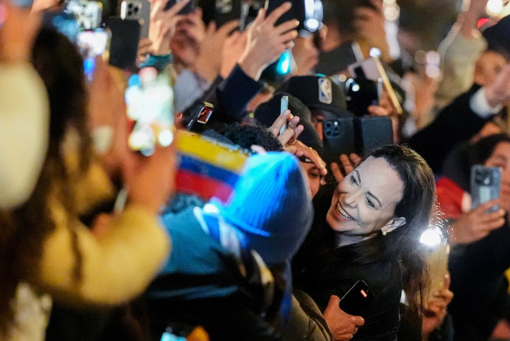 Maria Corina Machado with the crowd gathered in front of the Grand Hotel in Oslo. Photo: Lise Aserud/NTB via AP Maria Corina Machado with the crowd gathered in front of the Grand Hotel in Oslo. Photo: Lise Aserud/NTB via AP