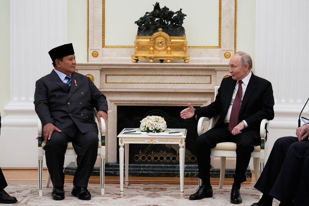 Russian President Vladimir Putin (R) and Indonesian President Prabowo Subianto talk during their meeting at the Senate Palace of the Kremlin in Moscow on Wednesday. Photo: EPA Russian President Vladimir Putin (R) and Indonesian President Prabowo Subianto talk during their meeting at the Senate Palace of the Kremlin in Moscow on Wednesday. Photo: EPA