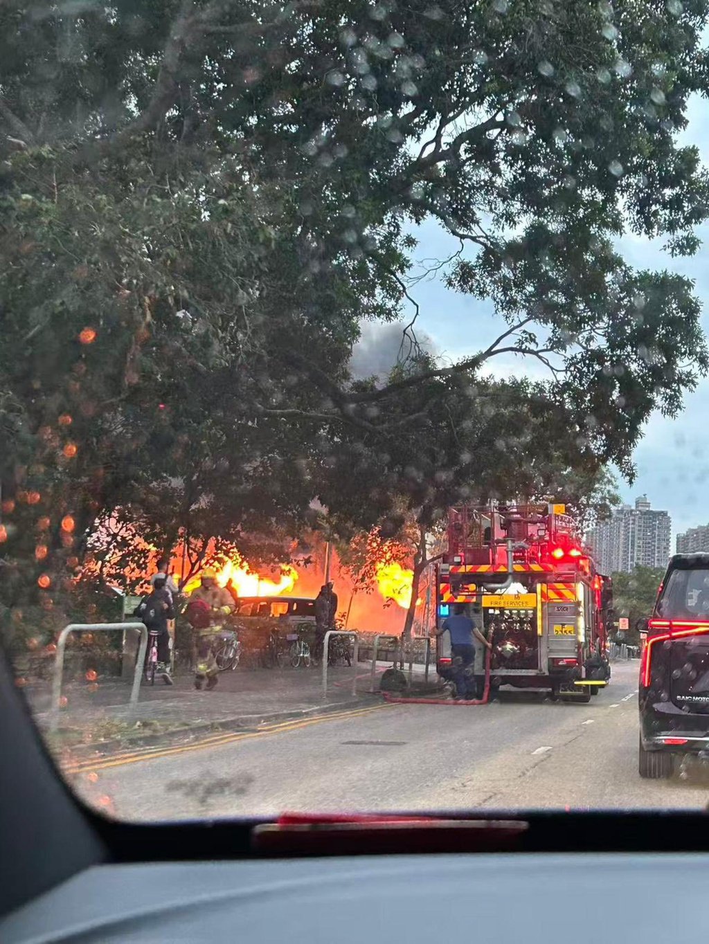 Firetrucks at the warehouse in Ma Liu Shui San Tsuen. Photo: Facebook / Bosco Chu