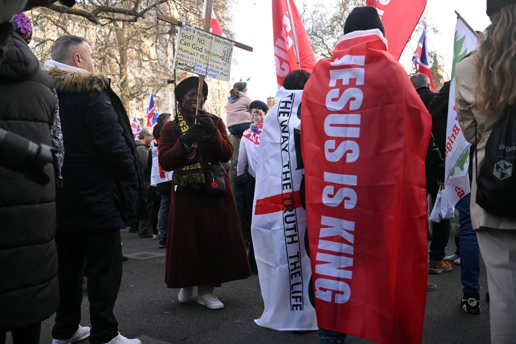 Supporters of British far-right activist Tommy Robinson gather in central London on Saturday. Photo: AFP Supporters of British far-right activist Tommy Robinson gather in central London on Saturday. Photo: AFP
