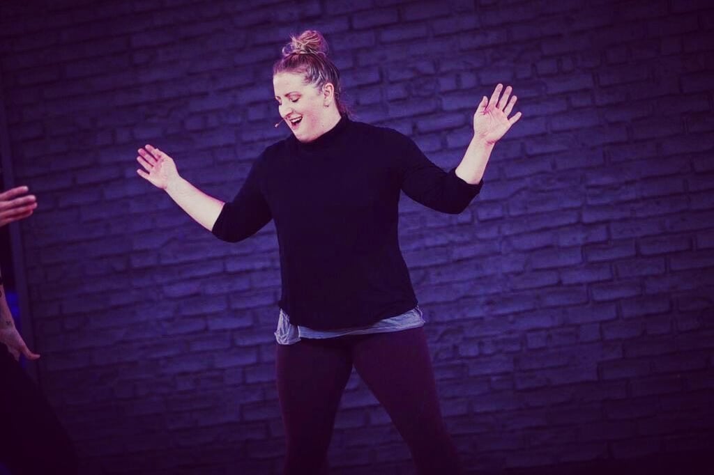 Mandy Moore teaching a dance class. Photo: @nopenother/Instagram Mandy Moore teaching a dance class. Photo: @nopenother/Instagram