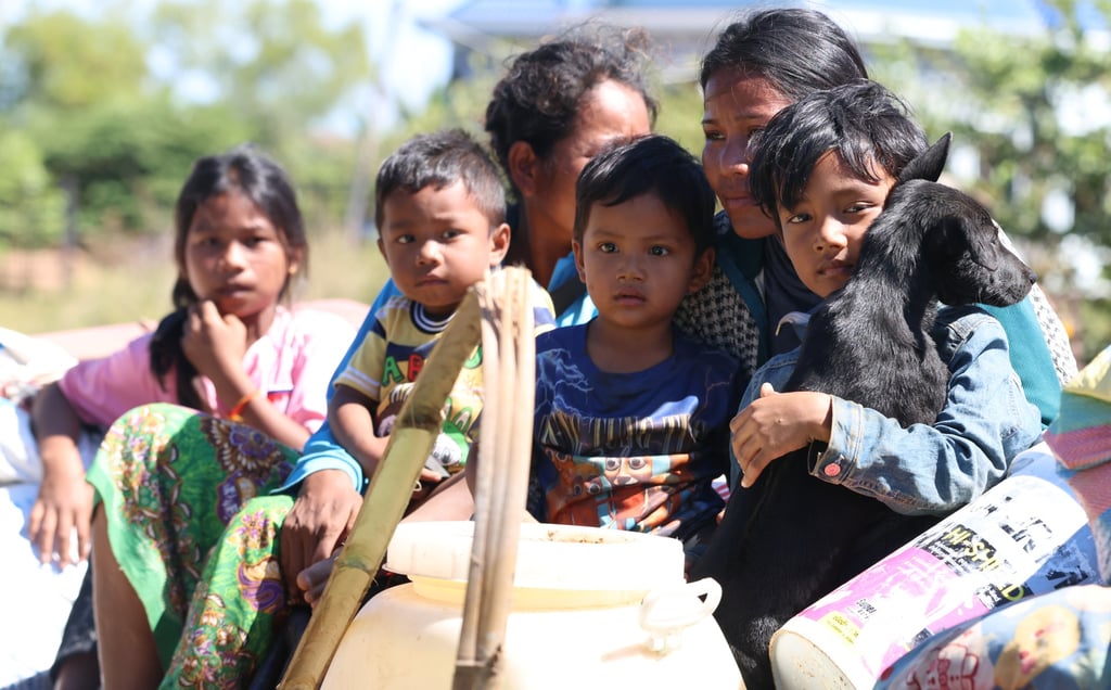 Residents flee Srei Snam district in Cambodia’s Siem Reap province on Monday after a Thai air strike. Photo: Agence Kampuchea Presse/Xinhua Residents flee Srei Snam district in Cambodia’s Siem Reap province on Monday after a Thai air strike. Photo: Agence Kampuchea Presse/Xinhua