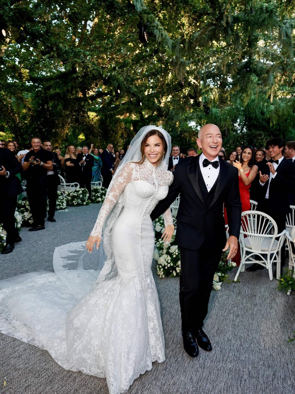 Lauren Sánchez chose a Dolce & Gabbana dress for her nuptials with Jeff Bezos. Photo: @laurensanchezbezos/Instagram Lauren Sánchez chose a Dolce & Gabbana dress for her nuptials with Jeff Bezos. Photo: @laurensanchezbezos/Instagram