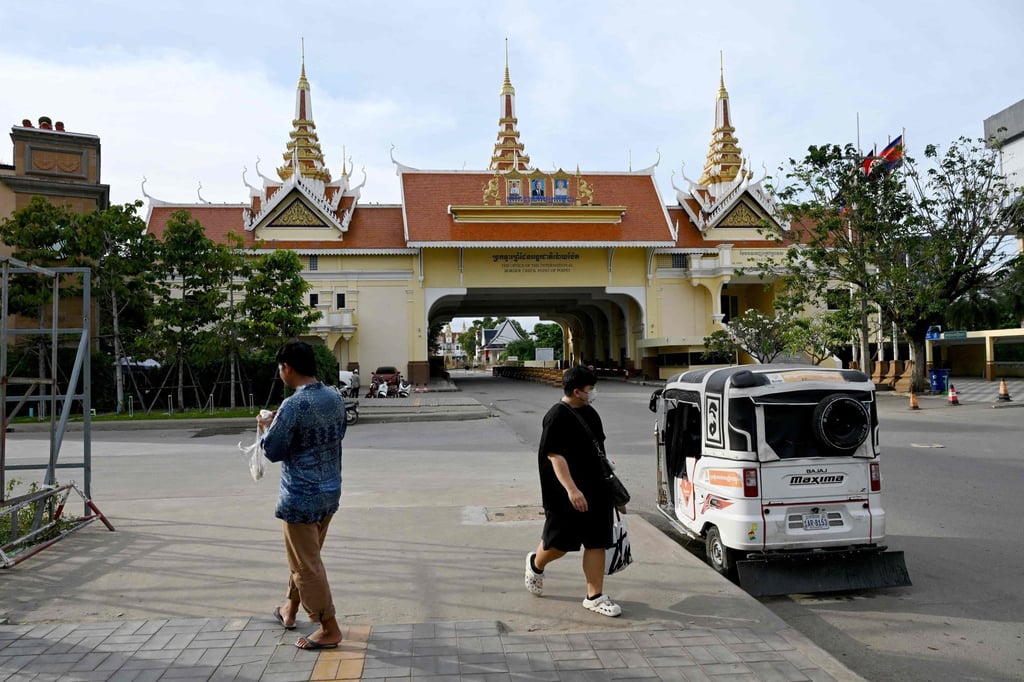People walk near the closed Poipet International border checkpoint between Cambodia and Thailand last week. Photo: AFP People walk near the closed Poipet International border checkpoint between Cambodia and Thailand last week. Photo: AFP