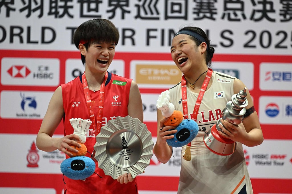 Wang Zhiyi (left) and An Se-young share a moment on the podium in Hangzhou. Photo: AFP Wang Zhiyi (left) and An Se-young share a moment on the podium in Hangzhou. Photo: AFP