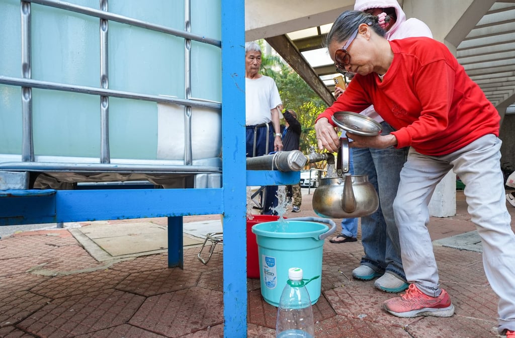 Residents at Tin Ping Estate in Sheung Shui collect water from water tanks provided by Water Supplies Department. Photo: Eugene Lee