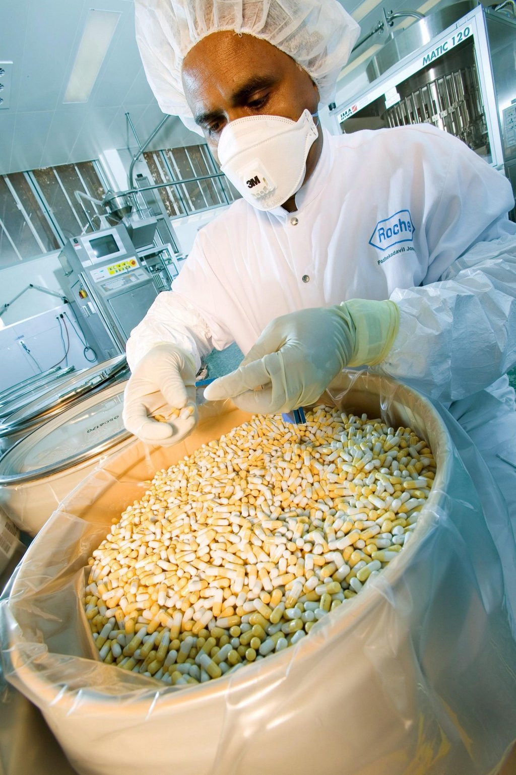 A Roche worker supervising the package of the Tamiflu, the drug that combats the effects of bird flu in humans. Photo: EPA