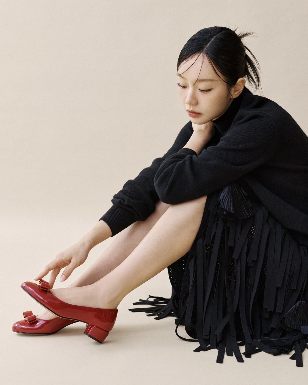 Hyeri Lee wears Ferragamo Vara Bow pumps in red. Photo: Handout