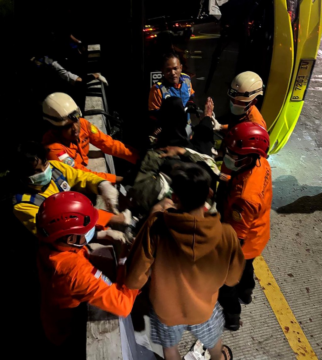Rescuers move an injured passenger to an ambulance after a bus crash in Semarang, Central Java, on Monday. Photo: Basarnas/Xinhua