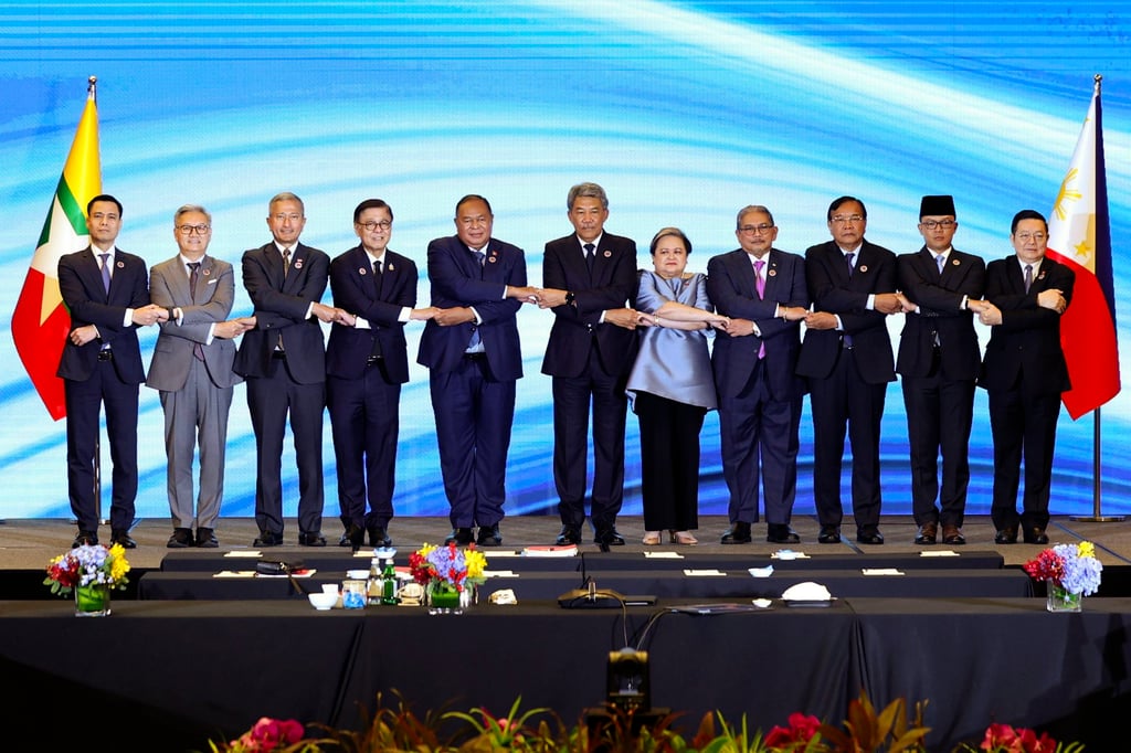 Asean foreign ministers pose for a group photo at a special meeting in Kuala Lumpur on Monday to discuss the Cambodia–Thailand conflict, as the bloc seeks to promote de-escalation. Photo: Xinhua