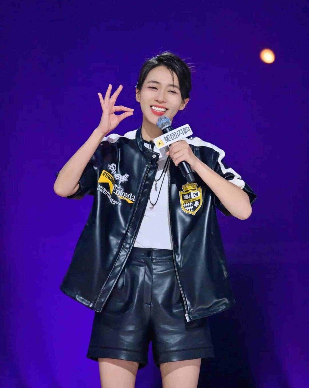 Hotpot on stage dressed in a leather suit, she combines knowledge with comedy to educate and entertain her audiences. Photo: Weibo