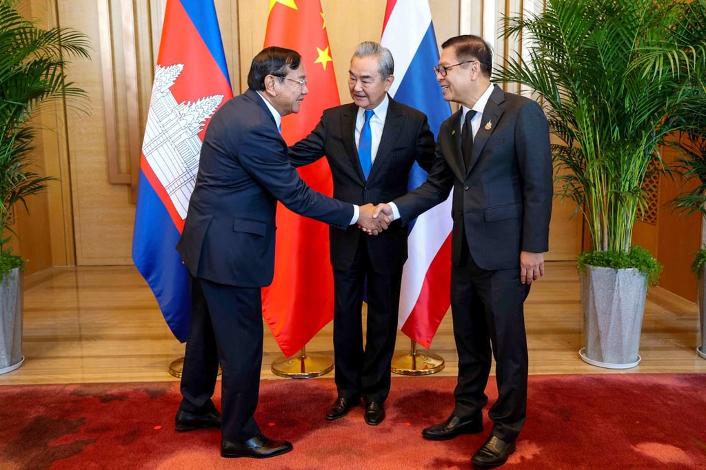 China’s Foreign Minister Wang Yi (centre) meets Cambodia’s Deputy Prime Minister Prak Sokhonn (left), also the country’s foreign minister, and Thailand’s Foreign Minister Sihasak Phuangketkeow, in Yunnan province on Monday. Photo: Agence Kampuchea Presse/AFP China’s Foreign Minister Wang Yi (centre) meets Cambodia’s Deputy Prime Minister Prak Sokhonn (left), also the country’s foreign minister, and Thailand’s Foreign Minister Sihasak Phuangketkeow, in Yunnan province on Monday. Photo: Agence Kampuchea Presse/AFP