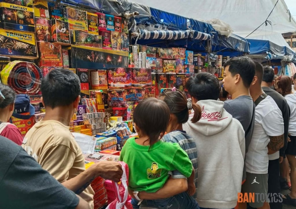 People look at firecrackers at a store in the Philippines. Every December 31, millions of Filipinos will set off a vast assortment of fireworks – many of them illegal and most of them dangerous. Photo: BAN Toxics People look at firecrackers at a store in the Philippines. Every December 31, millions of Filipinos will set off a vast assortment of fireworks – many of them illegal and most of them dangerous. Photo: BAN Toxics