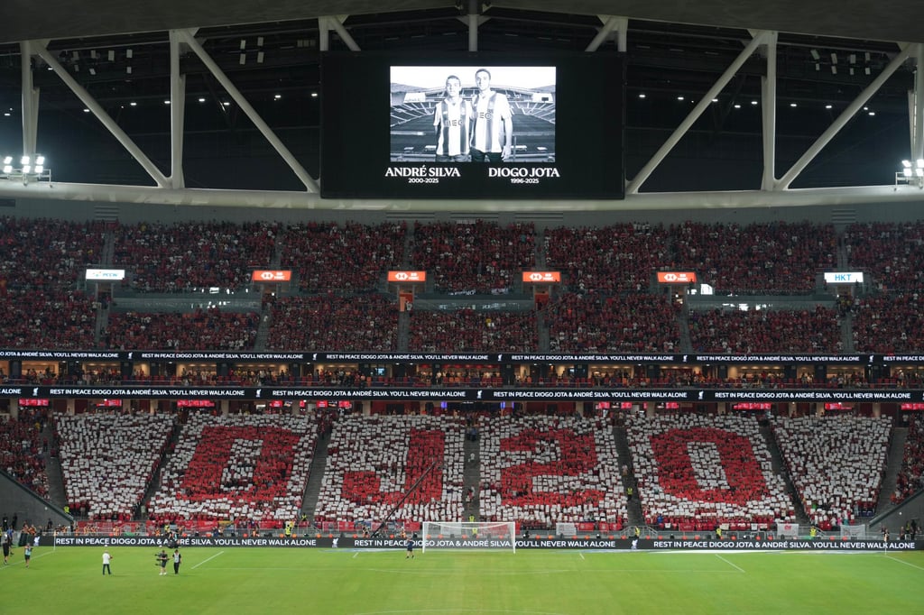 Fans mourn Diogo Jota at the match between Liverpool and AC Milan at Kai Tak Sports Park. Photo: Sam Tsang