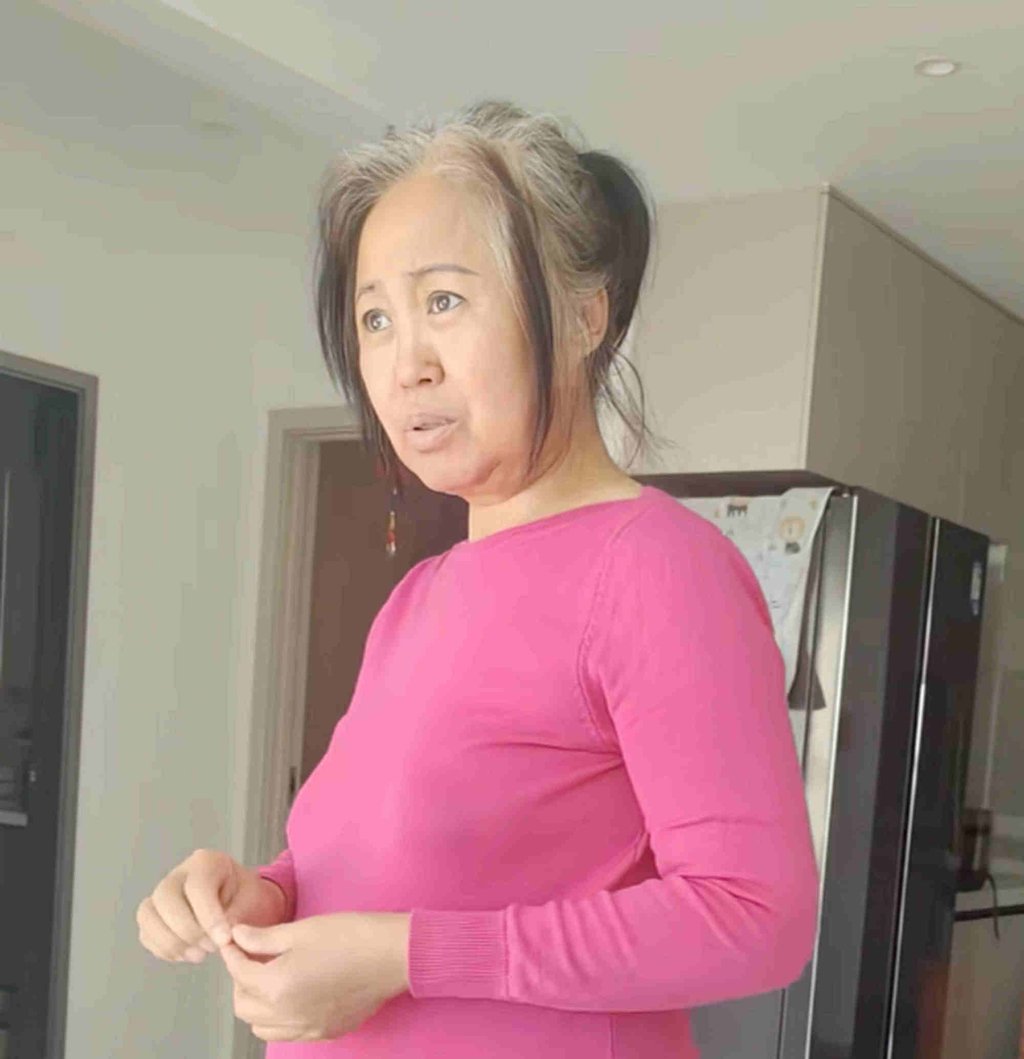 Wanita berusia 62 tahun, seperti terlihat pada foto di atas, percaya bahwa ia mengandung bayi laki-laki karena ia sangat menginginkan makanan manis. Foto: Douyin
