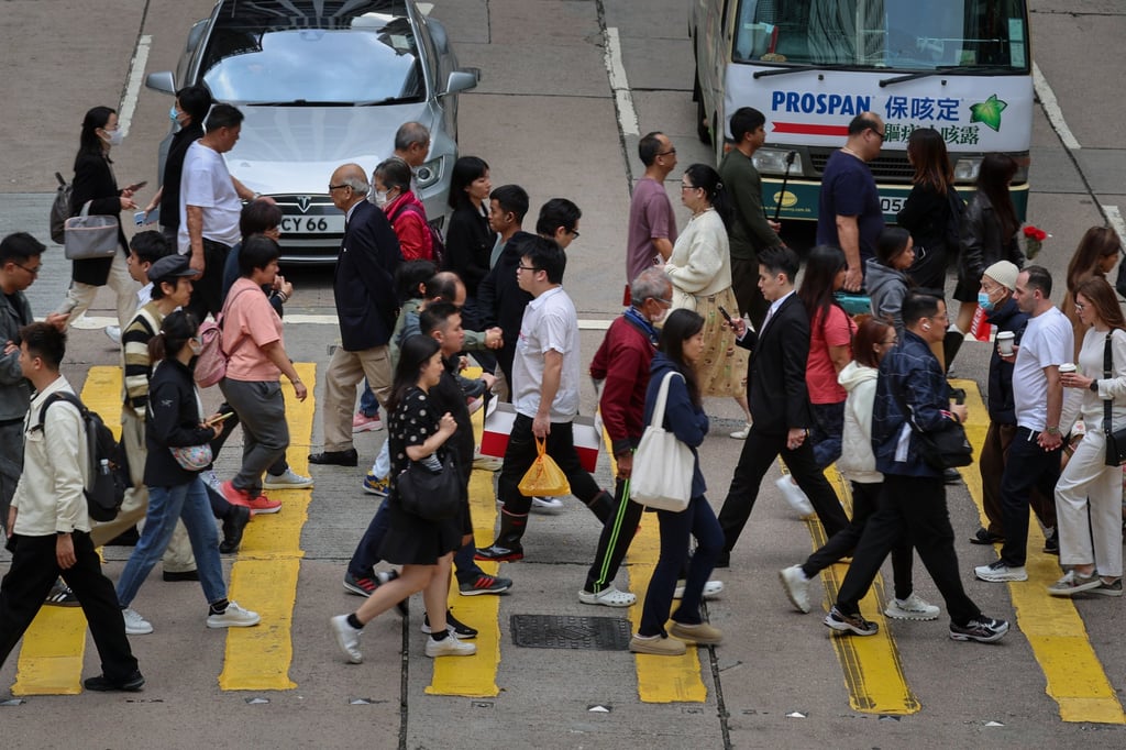 Middle-class Hongkongers want assets worth at least HK$8.35 million to be considered ‘affluent’. Photo: Dickson Lee Middle-class Hongkongers want assets worth at least HK$8.35 million to be considered ‘affluent’. Photo: Dickson Lee