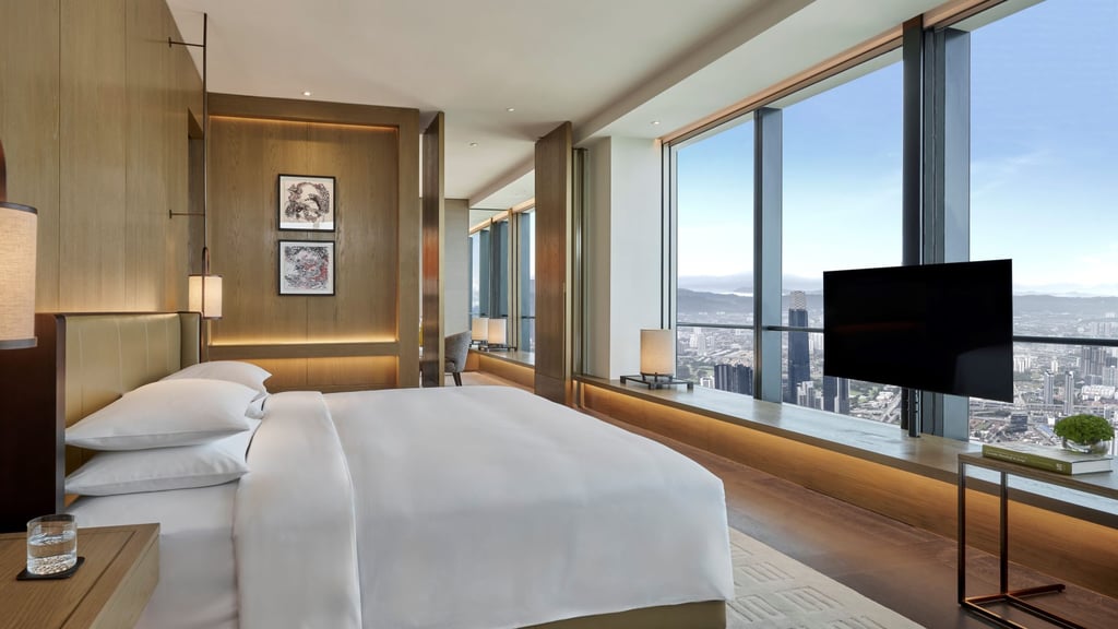 吉隆坡柏悦酒店的一间客房俯瞰马来西亚首都的城市扩张。照片：讲义