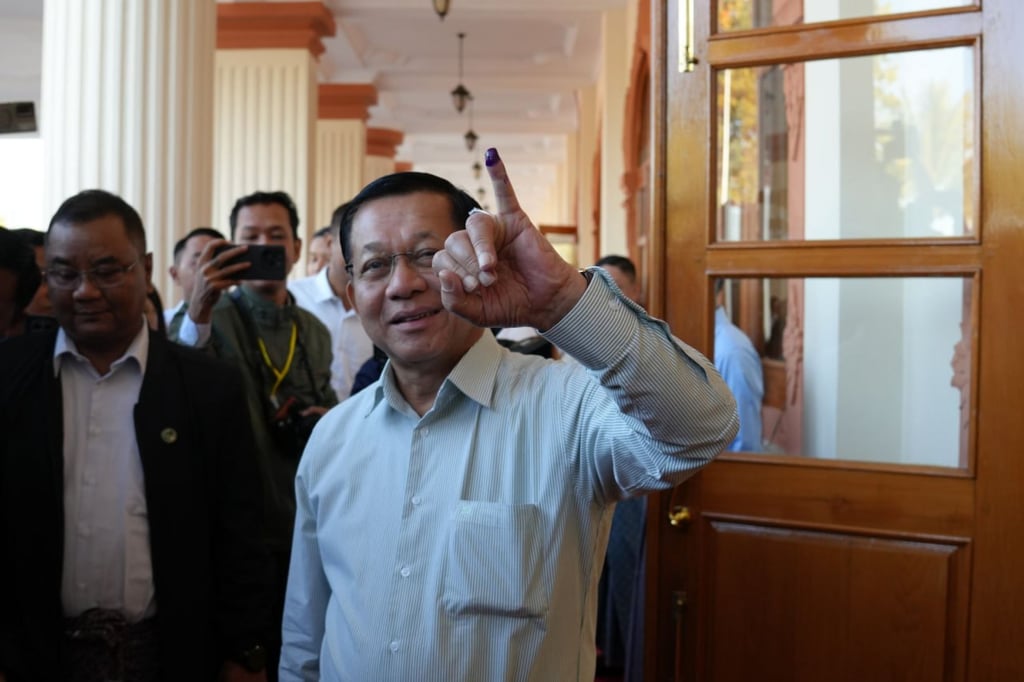 Myanmar’s acting president Min Aung Hlaing shows his inked finger after casting vote at a polling station in Nay Pyi Taw on December 28. Photo: Xinhua
