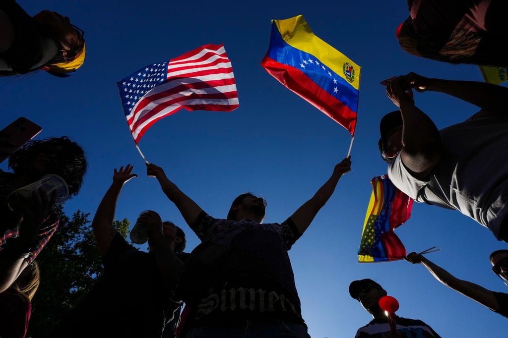 Venezuelans celebrate in Santiago, Chile on January 3, 2026, after US President Donald Trump announced that President Nicolas Maduro had been captured and flown out of Venezuela. Photo: AP Venezuelans celebrate in Santiago, Chile on January 3, 2026, after US President Donald Trump announced that President Nicolas Maduro had been captured and flown out of Venezuela. Photo: AP