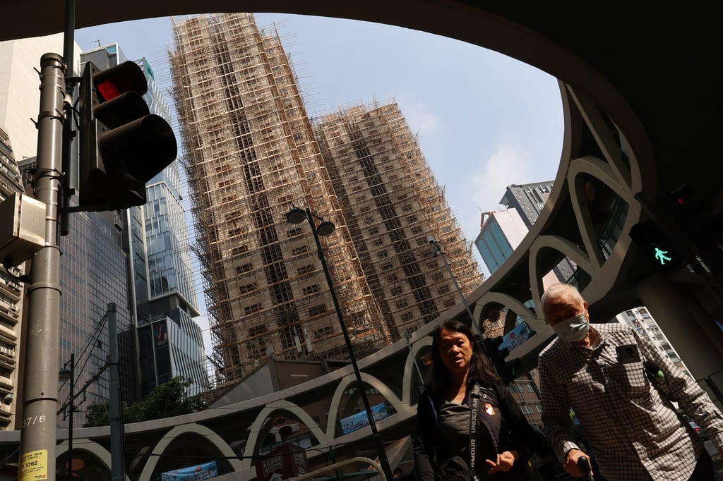 Scaffolding nets have been removed from a building block in Causeway Bay. Photo: Nora Tam Scaffolding nets have been removed from a building block in Causeway Bay. Photo: Nora Tam